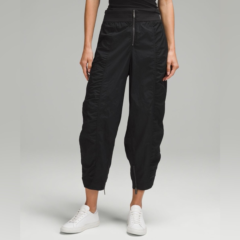 Lululemon Front-Zip Mid-Rise Ruched Crop - Black
